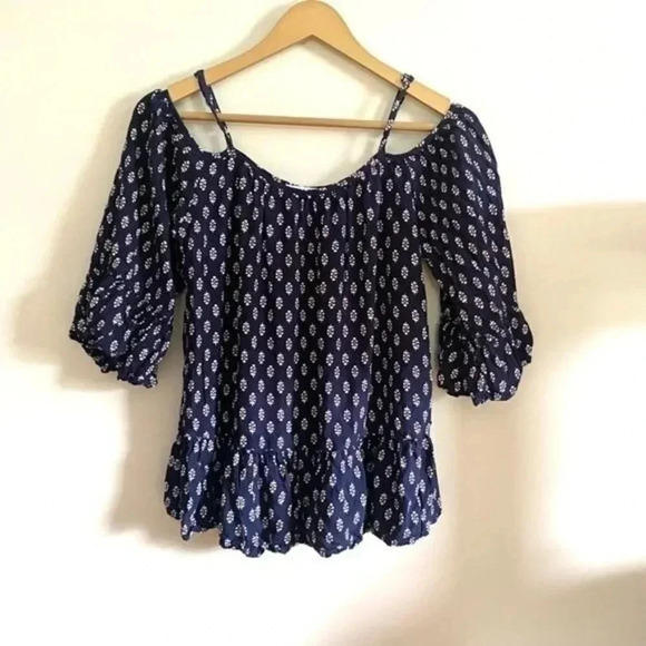 BeachLunchLounge Off the Shoulder Top - Picture 2 of 7